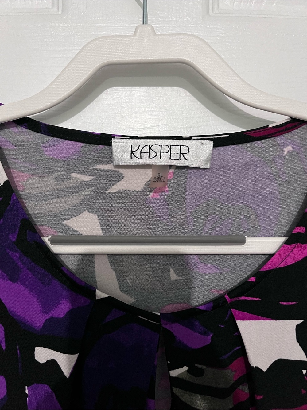 Kasper Floral Sleeveless Camisole in Purple and Fuchsia - Picture 3 of 8